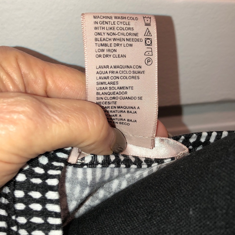 PHILOSOPHY-BLACK/WHITE PATTERN-FLATTERING CUT - Picture 9 of 9